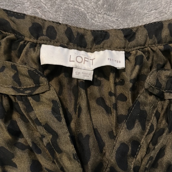 Loft Cheetah Print Semi-Sheer 3/4 sleeve blouse, NWT - Picture 3 of 3